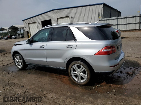 2013 Mercedes-Benz M 350 z VIN 4JGDA5JB5DA134624, wystawiony jako Copart lot #55031775 z przebiegiem 123 061 mil mil oraz Szkoda całkowita • Salvage title. Historia ofert i sprzedaży dostępna na DreamBid. Obrazek 2.