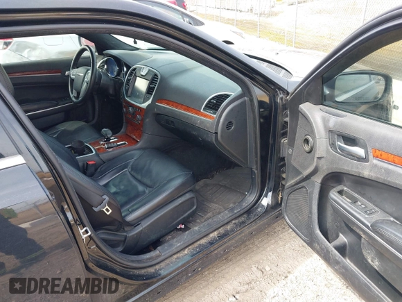 2014 Chrysler 300 z VIN 2C3CCAAG5EH160193, wystawiony jako IAAI lot #42010377 z przebiegiem 166 380 mil mil oraz . Historia ofert i sprzedaży dostępna na DreamBid. Obrazek 5.