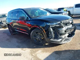 2022 Cadillac XT6 Premium Luxury z VIN 1GYKPCRS1NZ121711, wystawiony jako IAAI lot #41149624 z przebiegiem 62 887 mil mil oraz . Historia ofert i sprzedaży dostępna na DreamBid. Obrazek 1.