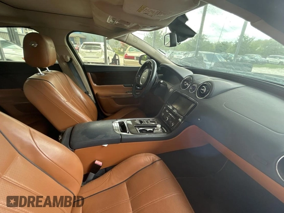 2013 Jaguar XJ z VIN SAJWA1C73D8V44829, wystawiony jako Copart lot #59194045 z przebiegiem 87 083 mil mil oraz Czysty tytuł • Clean title. Historia ofert i sprzedaży dostępna na DreamBid. Obrazek 5.