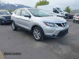 2017 Nissan Rogue SL z VIN JN1BJ1CR7HW101960, wystawiony jako IAAI lot #42094088 z przebiegiem 46 242 mil mil oraz . Historia ofert i sprzedaży dostępna na DreamBid. Obrazek 1.
