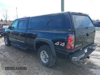 2004 Chevrolet Silverado 2500 LT z VIN 1GCGK23U84F146779, wystawiony jako IAAI lot #41816441 z przebiegiem 163 631 mil mil oraz . Historia ofert i sprzedaży dostępna na DreamBid. Obrazek 3.