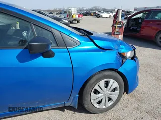 2024 Nissan Versa S z VIN 3N1CN8DV6RL845148, wystawiony jako IAAI lot #41734969 z przebiegiem 24 896 mil mil oraz . Historia ofert i sprzedaży dostępna na DreamBid. Obrazek 6.
