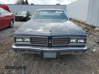1985 Oldsmobile Delta Royale z VIN 1G3BN69YXF9080322, wystawiony jako Copart lot #78670094 z przebiegiem 58 231 mil mil oraz Tytuł czysty. Historia ofert i sprzedaży dostępna na DreamBid. Obrazek 5.