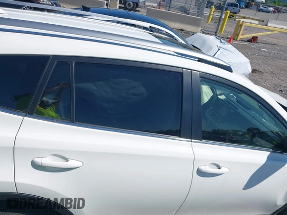 2018 Toyota RAV4 XLE с VIN JTMWFREV9JJ742409, выставлен на аукционе IAAI как лот 42307225 с пробегом 60 738 миль миль и . История ставок и продаж доступна на DreamBid. Изображение 14.