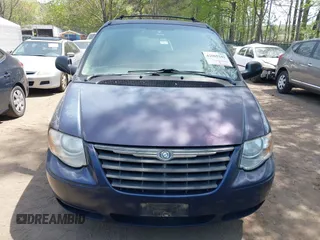 2005 Chrysler Town & Country Touring with VIN 2C8GP54L95R181669, listed as a IAAI auction lot 42065243 with 183,285 mi miles. Bid and sale history available at carsss.com. Image 6.
