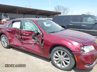 2019 Chrysler 300 Limited with VIN 2C3CCAKG3KH586622, listed as a IAAI auction lot 42050999 with 63,861 mi miles. Bid and sale history available at carsss.com. Image 6.