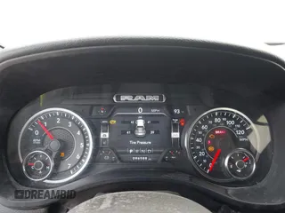 2022 Ram 1500 Big Horn z VIN 1C6SRFMT8NN313403, wystawiony jako IAAI lot #42334732 z przebiegiem 96 588 mil mil oraz . Historia ofert i sprzedaży dostępna na DreamBid. Obrazek 7.