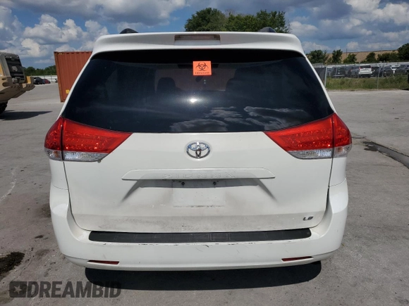 2014 Toyota Sienna LE AAS z VIN 5TDKK3DC1ES468896, wystawiony jako Copart lot #60520405 z przebiegiem 239 779 mil mil oraz Szkoda całkowita • Salvage title. Historia ofert i sprzedaży dostępna na DreamBid. Obrazek 6.