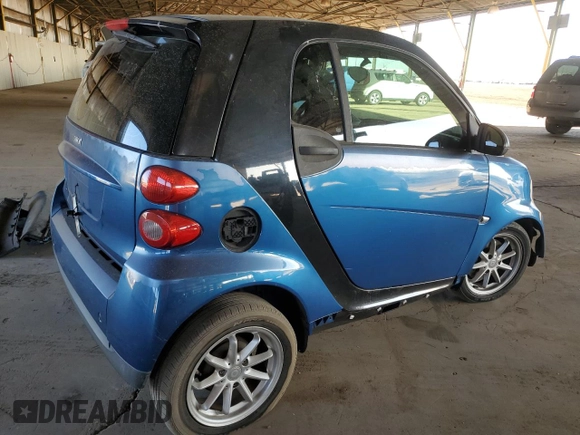 2008 Smart fortwo Pure z VIN WMEEJ31X38K172301, wystawiony jako Copart lot #44141765 z przebiegiem Nie podano mil oraz Szkody całkowita. Historia ofert i sprzedaży dostępna na DreamBid. Obrazek 3.