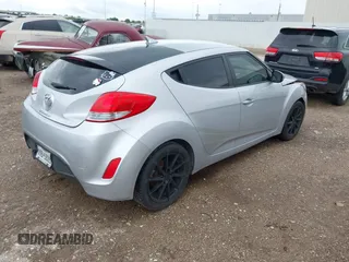 2016 Hyundai Veloster z VIN KMHTC6AD3GU280827, wystawiony jako IAAI lot #42071501 z przebiegiem 146 698 mil mil oraz . Historia ofert i sprzedaży dostępna na DreamBid. Obrazek 4.