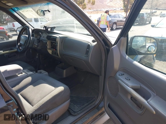 2001 Ford Explorer Sport Trac z VIN 1FMZU77E91UB34713, wystawiony jako IAAI lot #42754266 z przebiegiem 234 203 mil mil oraz . Historia ofert i sprzedaży dostępna na DreamBid. Obrazek 5.