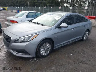 2017 Hyundai Sonata Hybrid SE with VIN KMHE24L14HA044001, listed as a IAAI auction lot 41490755 with 143,550 mi miles. Bid and sale history available at carsss.com. Image 2.