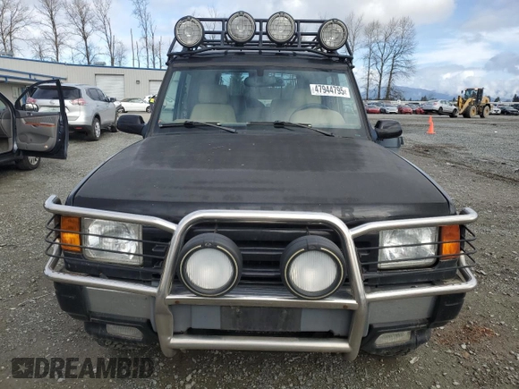 1998 Land Rover Discovery SD z VIN SALJY1248WA753645, wystawiony jako Copart lot #47944795 z przebiegiem 181 974 mil mil oraz Czysty tytuł • Clean title. Historia ofert i sprzedaży dostępna na DreamBid. Obrazek 5.