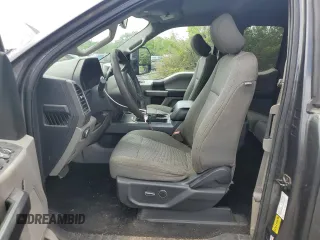 2019 Ford F-350 XL z VIN 1FD8X3HT2KEE17555, wystawiony jako Copart lot #55940505 z przebiegiem 107 979 mil mil oraz Szkody całkowita. Historia ofert i sprzedaży dostępna na DreamBid. Obrazek 7.