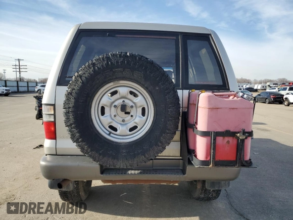 2001 Isuzu Trooper S with VIN JACDJ58X117J11550, listed as a Copart auction lot 46323185 with 236,762 mi miles and Salvage title. Bid and sale history available at DreamBid. Image 6.