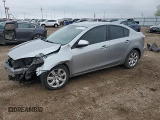 2013 Mazda 3 i Sport z VIN JM1BL1U74D1848606, wystawiony jako Copart lot #54872115 z przebiegiem 138 488 mil mil oraz Szkoda całkowita • Salvage title. Historia ofert i sprzedaży dostępna na DreamBid. Obrazek 1.