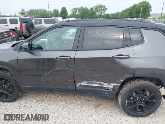 2022 Jeep Compass Latitude z VIN 3C4NJDBBXNT194359, wystawiony jako IAAI lot #42434355 z przebiegiem 45 090 mil mil oraz . Historia ofert i sprzedaży dostępna na DreamBid. Obrazek 15.