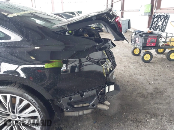 2019 Audi A8 L with VIN WAU8DAF8XKN013139, listed as a IAAI auction lot 41662195 with 38,442 mi miles. Bid and sale history available at carsss.com. Image 6.