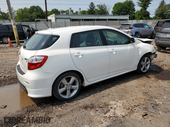 2009 Toyota Matrix S z VIN 2T1KE40E69C005557, wystawiony jako Copart lot #58575935 z przebiegiem 131 990 mil mil oraz Szkoda całkowita • Salvage title. Historia ofert i sprzedaży dostępna na DreamBid. Obrazek 3.