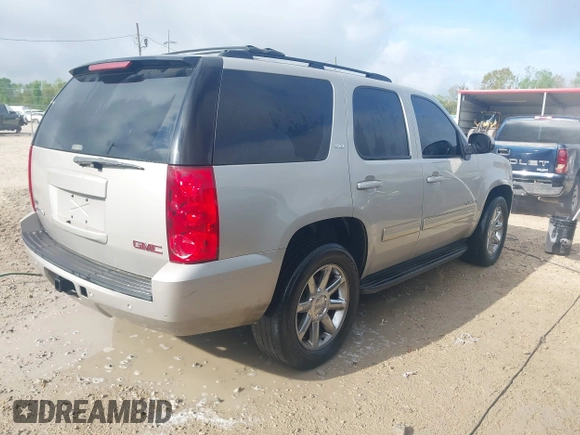 2009 GMC Yukon SLT w/4SB with VIN 1GKFC33029R273453, listed as a IAAI auction lot 41843277 with 194,684 mi miles. Bid and sale history available at carsss.com. Image 4.
