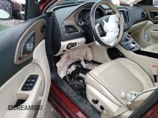 2015 Chrysler 200 C z VIN 1C3CCCEG7FN584277, wystawiony jako Copart lot #56984225 z przebiegiem 112 377 mil mil oraz Szkoda całkowita • Salvage title. Historia ofert i sprzedaży dostępna na DreamBid. Obrazek 8.