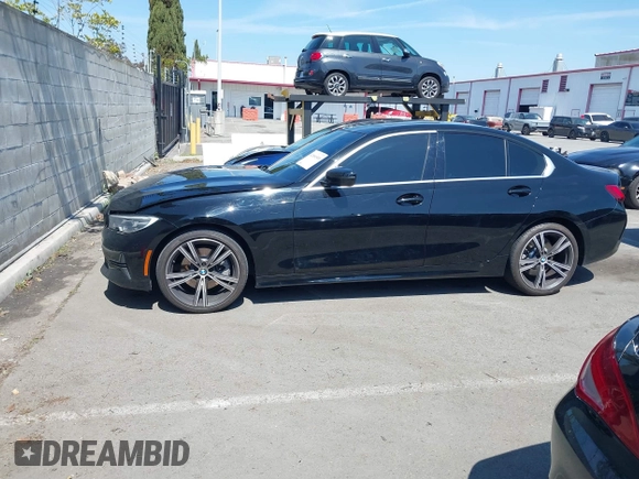 2021 BMW 3 Series 330i z VIN 3MW5R1J02M8B67582, wystawiony jako IAAI lot #41880589 z przebiegiem 31 915 mil mil oraz . Historia ofert i sprzedaży dostępna na DreamBid. Obrazek 14.