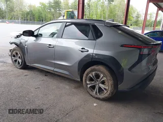 2023 Toyota bZ4X XLE z VIN JTMABACA6PA029144, wystawiony jako IAAI lot #42245153 z przebiegiem Nie podano mil oraz . Historia ofert i sprzedaży dostępna na DreamBid. Obrazek 3.