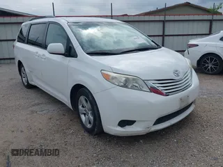 2016 Toyota Sienna LE AAS with VIN 5TDKK3DCXGS709132, listed as a IAAI auction lot 41993473 with 270,811 mi miles. Bid and sale history available at carsss.com. Image 1.