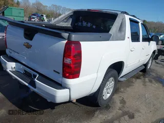 2011 Chevrolet Avalanche LT z VIN 3GNTKFE39BG180128, wystawiony jako IAAI lot #41887676 z przebiegiem 183 098 mil mil oraz . Historia ofert i sprzedaży dostępna na DreamBid. Obrazek 4.