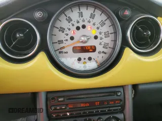 2006 MINI Hardtop z VIN WMWRC33586TK64062, wystawiony jako Copart lot #56115515 z przebiegiem 170 815 mil mil oraz Szkoda całkowita • Salvage title. Historia ofert i sprzedaży dostępna na DreamBid. Obrazek 9.