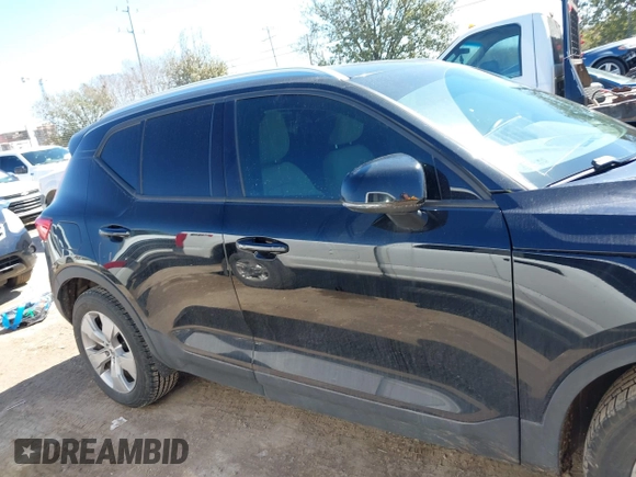 2019 Volvo XC40 Momentum with VIN YV4162XZ3K2018371, listed as a IAAI auction lot 41650401 with 86,647 mi miles and . Bid and sale history available at carsss.com. Image 14.