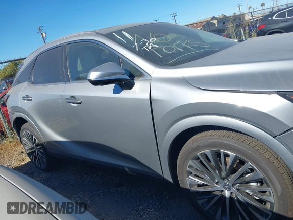 2025 Lexus RX 350h with VIN 2T2BBMCA8SC084121, listed as a IAAI auction lot 42644072 with 4,200 mi miles and . Bid and sale history available at DreamBid. Image 13.