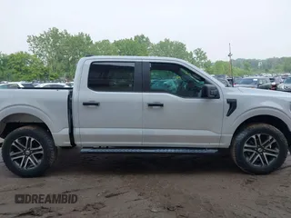 2022 Ford F-150 XL z VIN 1FTEW1EP1NKE50669, wystawiony jako IAAI lot #42294888 z przebiegiem 77 191 mil mil oraz . Historia ofert i sprzedaży dostępna na DreamBid. Obrazek 13.