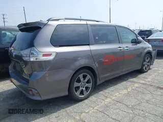 2019 Toyota Sienna SE z VIN 5TDXZ3DC2KS992085, wystawiony jako IAAI lot #42421397 z przebiegiem 93 947 mil mil oraz . Historia ofert i sprzedaży dostępna na DreamBid. Obrazek 4.