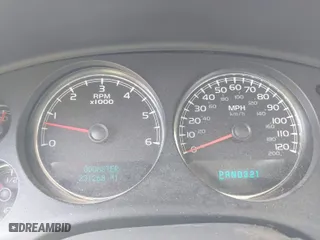 2007 Chevrolet Suburban LT with VIN 1GNFK16327J371622, listed as a IAAI auction lot 41539925 with 231,268 mi miles. Bid and sale history available at carsss.com. Image 7.
