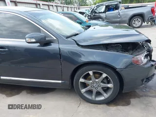2011 Volvo S80 3.2L with VIN YV1952AS1B1138075, listed as a IAAI auction lot 41918597 with 192,441 mi miles. Bid and sale history available at carsss.com. Image 18.
