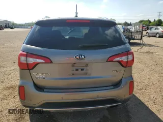 2014 Kia Sorento SX Limited z VIN 5XYKWDA77EG542661, wystawiony jako Copart lot #56428575 z przebiegiem 141 416 mil mil oraz Szkoda całkowita • Salvage title. Historia ofert i sprzedaży dostępna na DreamBid. Obrazek 6.