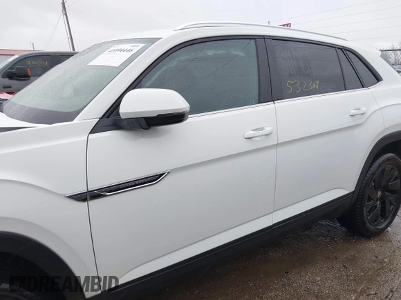 2024 Volkswagen Atlas SE с VIN 1V2KE2CA0RC251671, выставлен на аукционе IAAI как лот 41094446 с пробегом 5 323 миль миль и . История ставок и продаж доступна на DreamBid. Изображение 14.