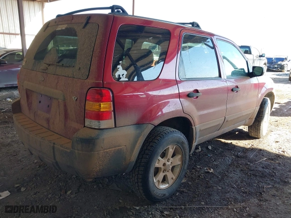 2005 Ford Escape XLT with VIN 1FMCU03155KC43333, listed as a IAAI auction lot 41391655 with 217,211 mi miles. Bid and sale history available at carsss.com. Image 4.