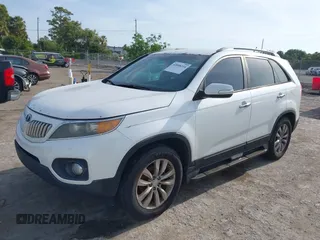 2011 Kia Sorento EX with VIN 5XYKU3A17BG178779, listed as a IAAI auction lot 42098214 with 211,716 mi miles. Bid and sale history available at carsss.com. Image 2.
