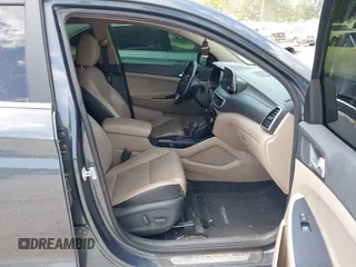 2019 Hyundai Tucson Sport z VIN KM8J33AL2KU909919, wystawiony jako IAAI lot #42055525 z przebiegiem 109 985 mil mil oraz . Historia ofert i sprzedaży dostępna na DreamBid. Obrazek 5.