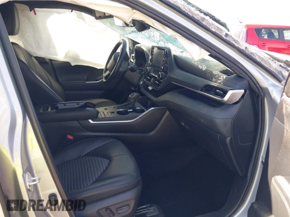 2022 Toyota Highlander XSE with VIN 5TDJZRAH8NS112035, listed as a IAAI auction lot 41840559 with 19,647 mi miles and . Bid and sale history available at DreamBid. Image 5.