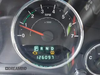 2012 Jeep Wrangler Sahara z VIN 1C4AJWBGXCL100527, wystawiony jako IAAI lot #42394623 z przebiegiem 126 097 mil mil oraz . Historia ofert i sprzedaży dostępna na DreamBid. Obrazek 15.