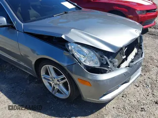 2013 Mercedes-Benz E-Class E 350 with VIN WDDKJ8JB3DF210590, listed as a IAAI auction lot 41813869 with 77,247 mi miles. Bid and sale history available at carsss.com. Image 17.