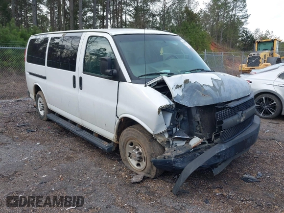 2011 Chevrolet Express Passenger LS z VIN 1GAWGPFG7B1119978, wystawiony jako IAAI lot #41437456 z przebiegiem 223 234 mil mil oraz . Historia ofert i sprzedaży dostępna na DreamBid. Obrazek 1.