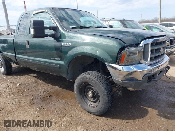 2001 Ford Super Duty F-250 XL with VIN 1FTNX21F91EB48250, listed as a IAAI auction lot 41901105 with 224,752 mi miles. Bid and sale history available at carsss.com. Image 1.