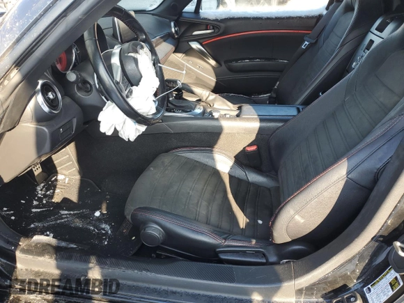 2017 FIAT 124 Spider Elaborazione Abarth z VIN JC1NFAEK2H0123795, wystawiony jako Copart lot #89278685 z przebiegiem 51 179 mil mil oraz Szkoda całkowita • Salvage title. Historia ofert i sprzedaży dostępna na DreamBid. Obrazek 7.