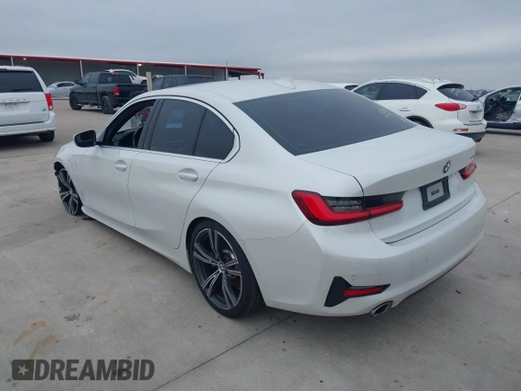 2021 BMW 3 Series 330i z VIN 3MW5R1J08M8B58921, wystawiony jako IAAI lot #41495865 z przebiegiem 82 971 mil mil oraz . Historia ofert i sprzedaży dostępna na DreamBid. Obrazek 3.