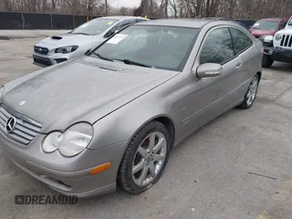 2003 Mercedes-Benz C 230 Kompressor z VIN WDBRN40J63A480020, wystawiony jako IAAI lot #41502077 z przebiegiem 188 774 mil mil oraz . Historia ofert i sprzedaży dostępna na DreamBid. Obrazek 2.